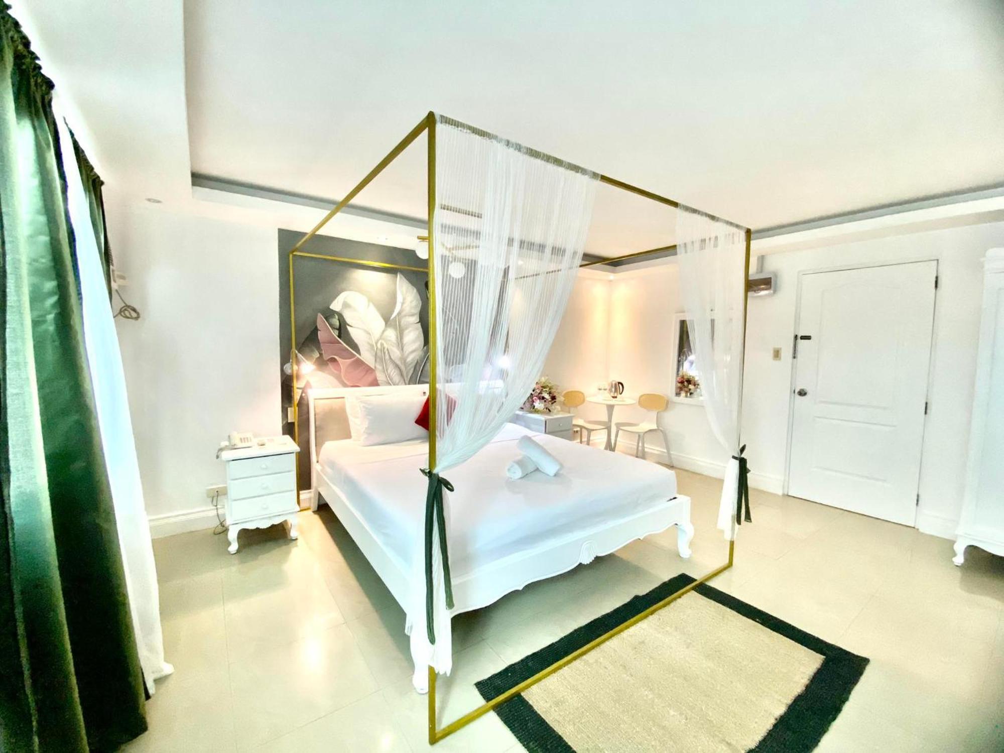 Hotel Euroasia By Bluebookers Angeles