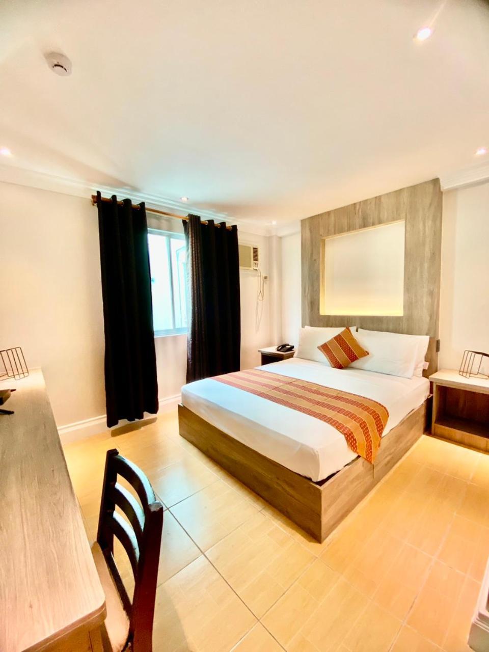 Hotel Euroasia By Bluebookers Angeles