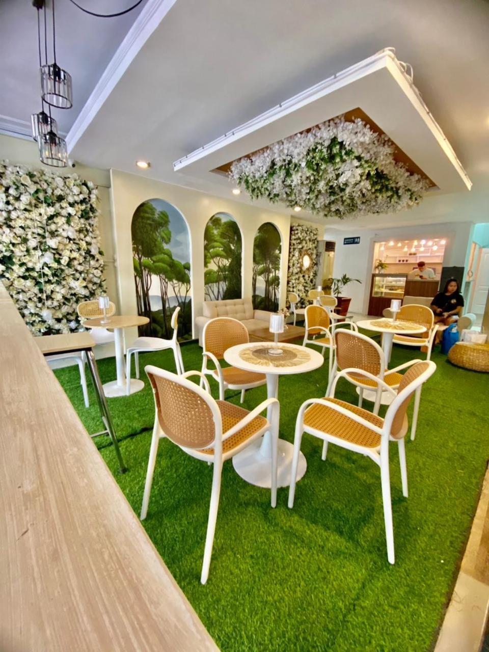 Hotel Euroasia By Bluebookers Angeles