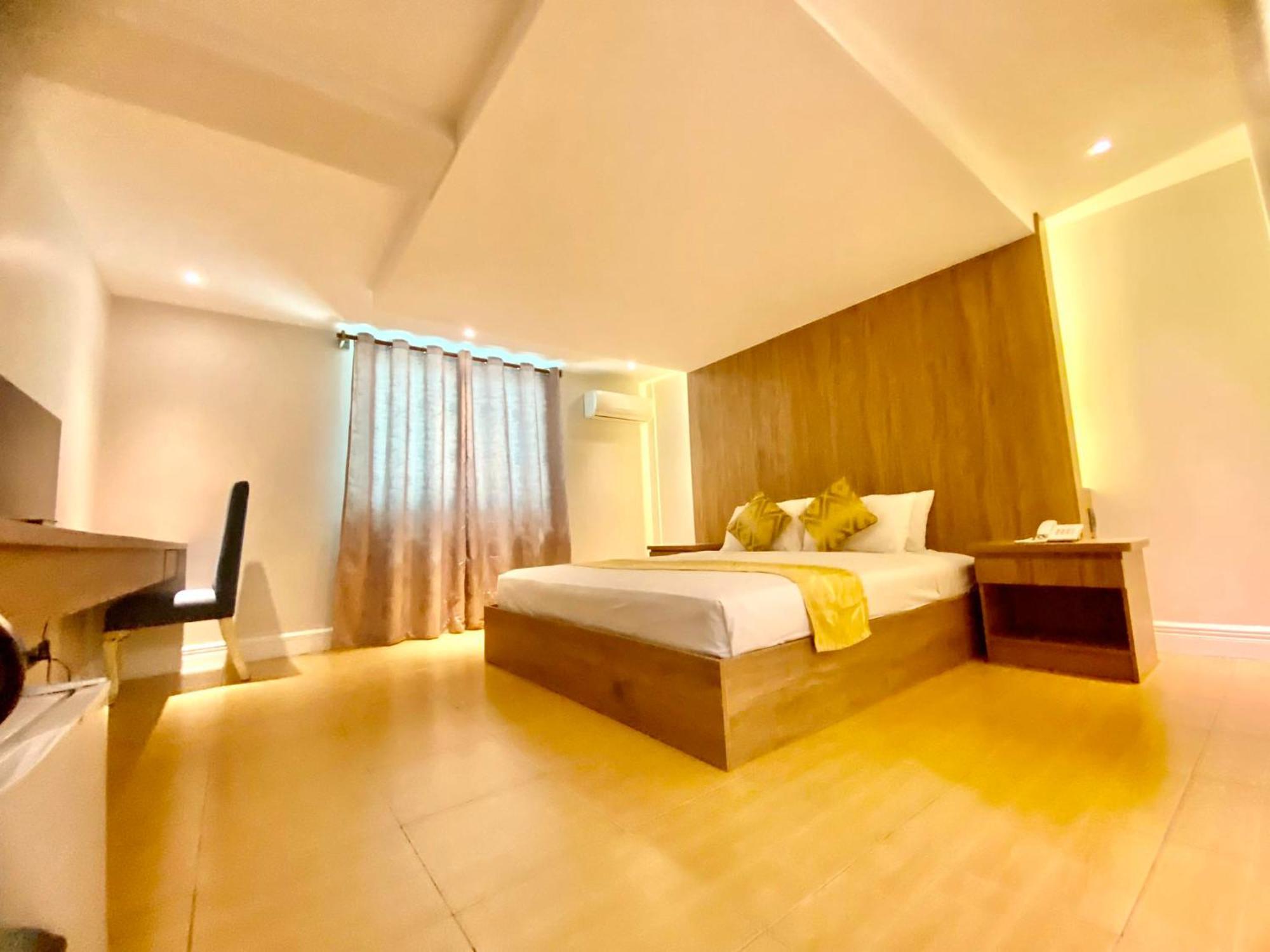 Hotel Euroasia By Bluebookers Angeles