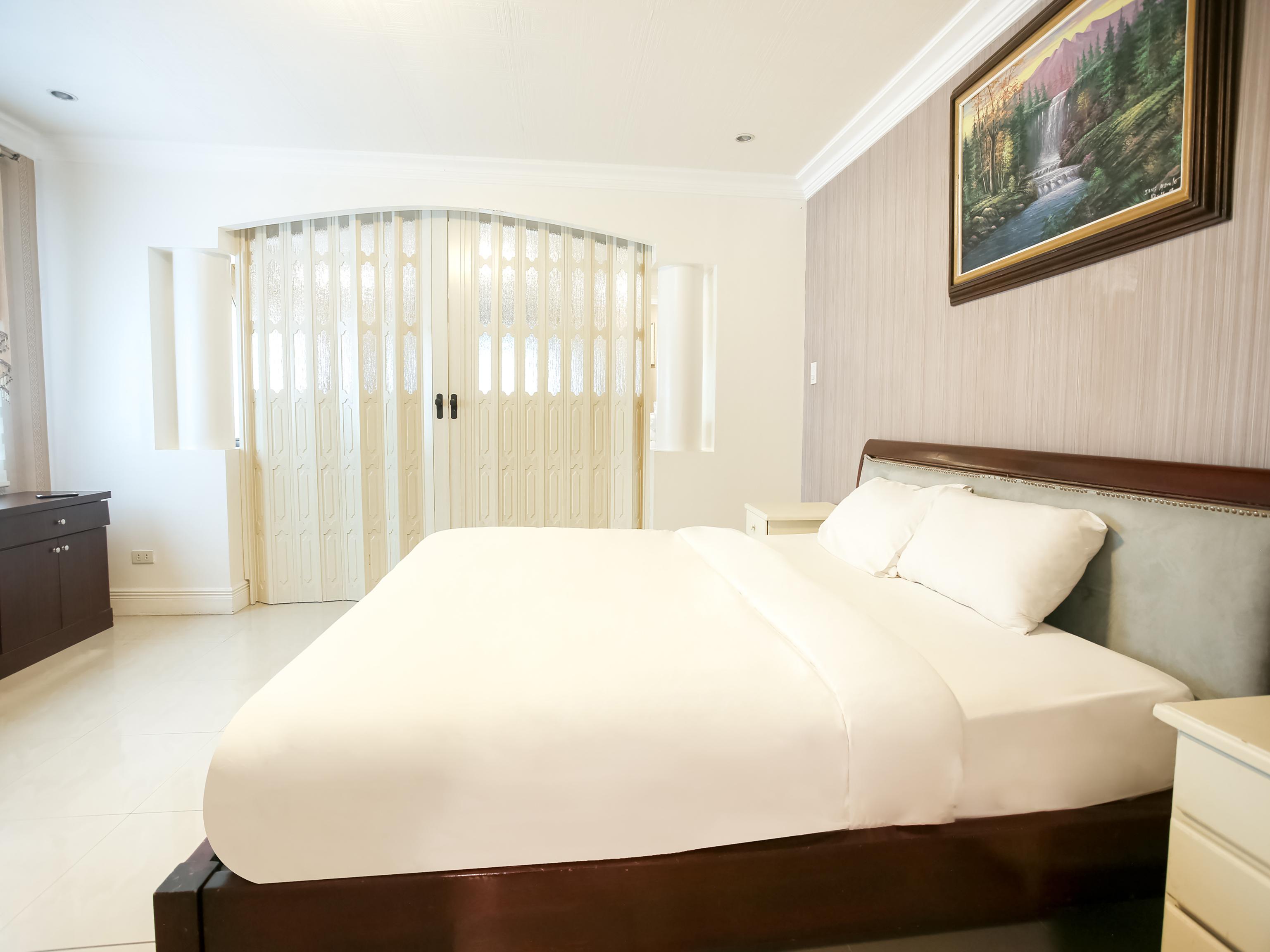Hotel Euroasia By Bluebookers Angeles